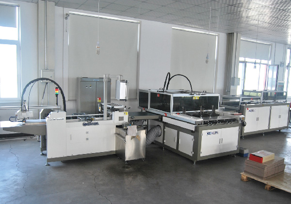 全自動(dòng)裱板機(jī)